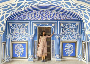 A tourist in the pink city