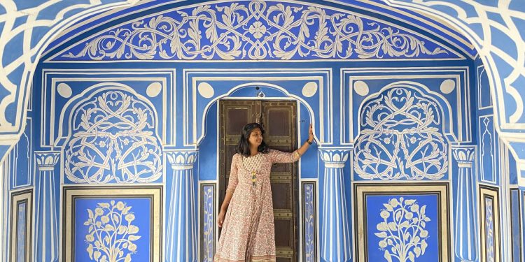 A tourist in the pink city